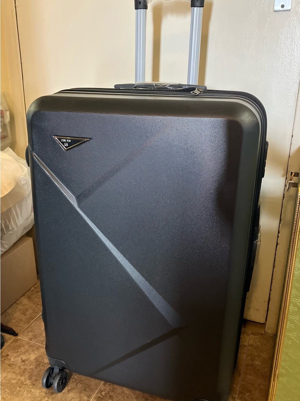 Black Hard-Shell Spinner Suitcase -